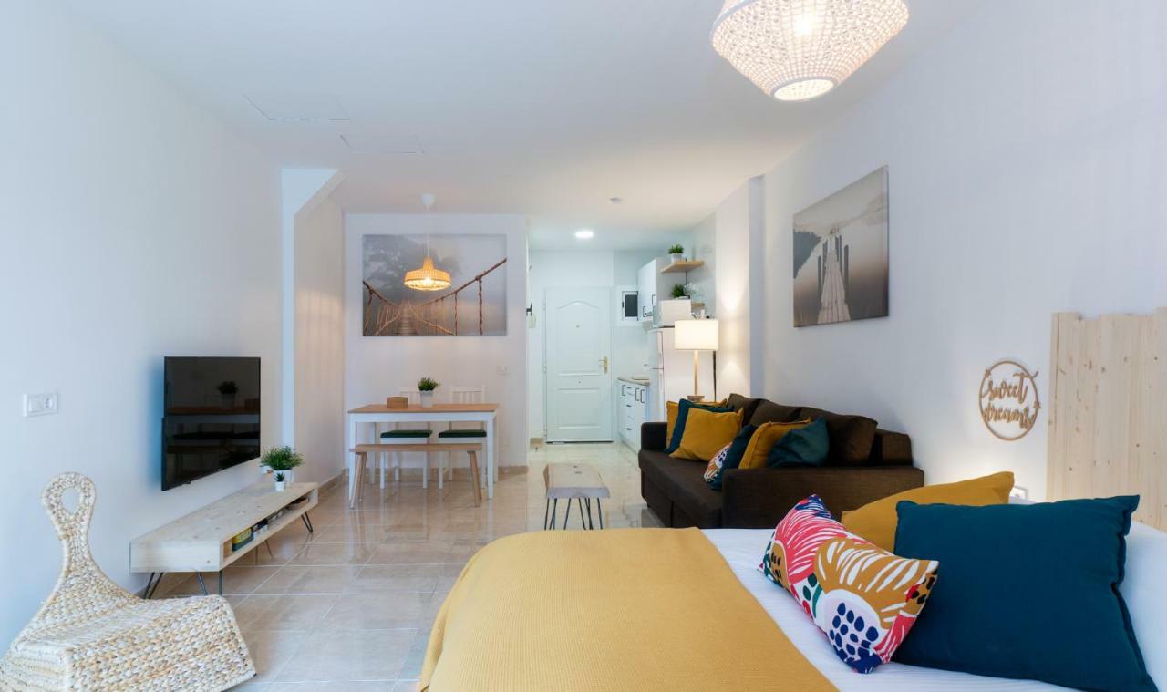 Minerva Suites By Kaarina Benalmadena Bagian luar foto